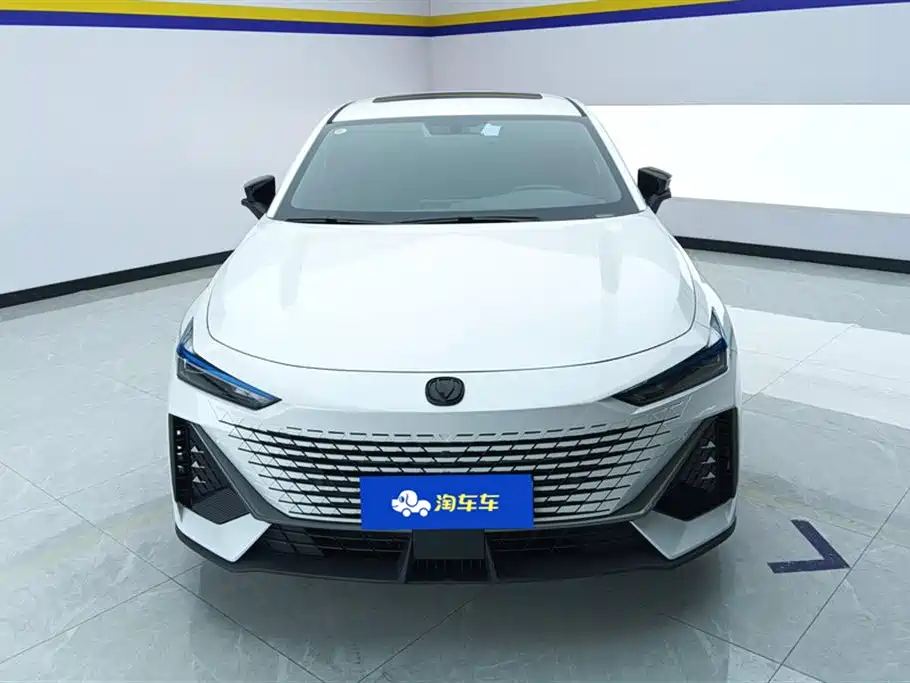 Changan UNI-V 2023 1.5T exclusive model купить на сайте DeffCars