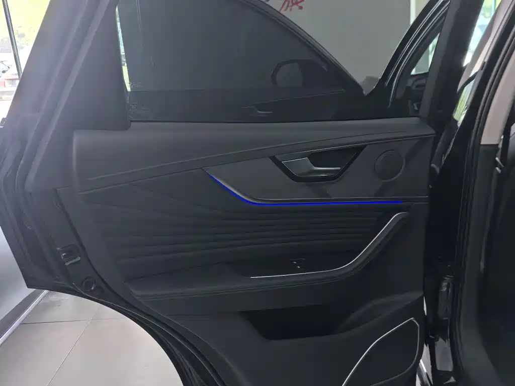 Hongqi HS5 2023 2.0T Qixiang Pro version купить на сайте DeffCars