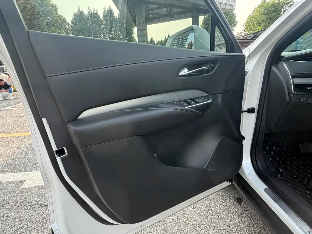 Cadillac XT4 2020 28T two-wheel drive leading model купить на сайте DeffCars