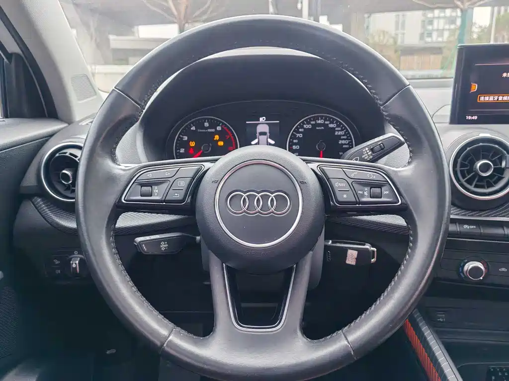 Audi Q2L 2018 35 TFSI launches exclusive version, National VI купить на сайте DeffCars