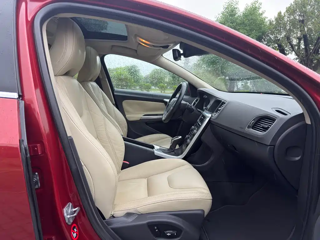 Volvo S60 imported 2014 T5 Zhiyi Edition купить на сайте DeffCars