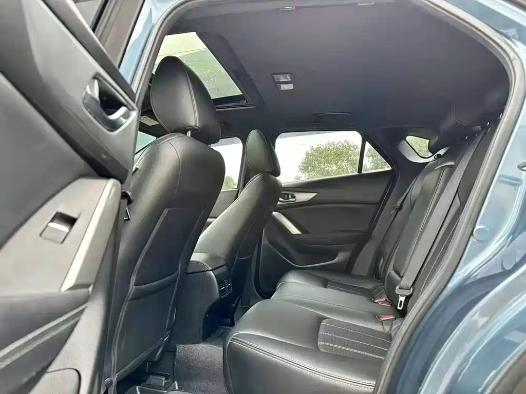 Mazda CX-4 2018 2.0L automatic two-wheel drive Blue Sky Vibrant Edition National V купить на сайте DeffCars