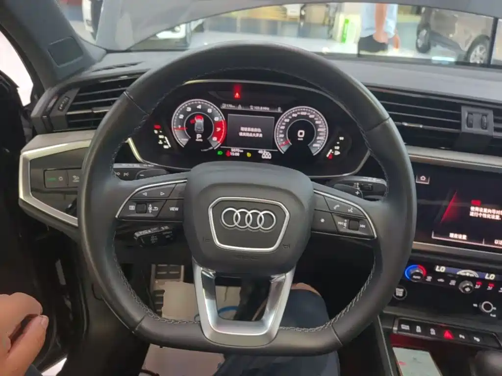 Audi Q3 2025 45th Anniversary Collector's Edition 40TFSI Fashionable and Dynamic купить на сайте DeffCars