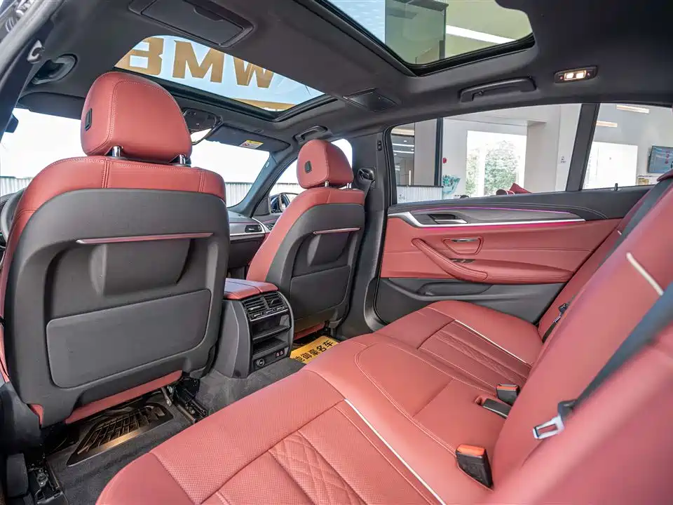 BMW 5 Series 2023 530Li Leading M Sports Package купить на сайте DeffCars