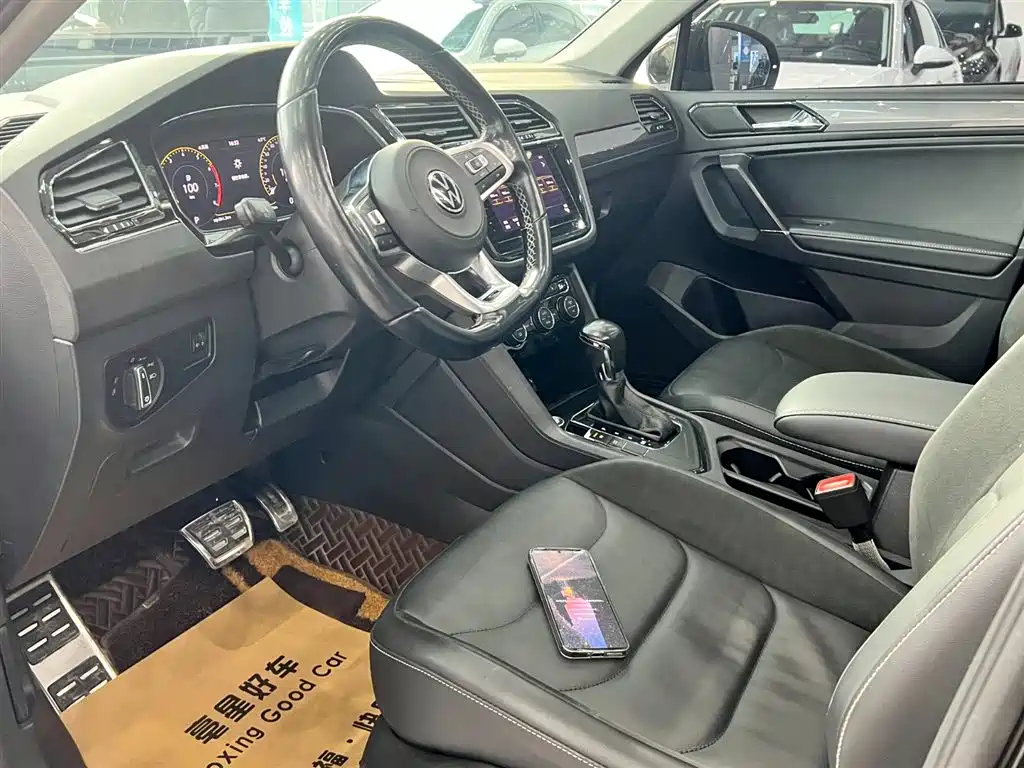 Tiguan L 2021 330TSI automatic two-wheel drive R-Line version купить на сайте DeffCars