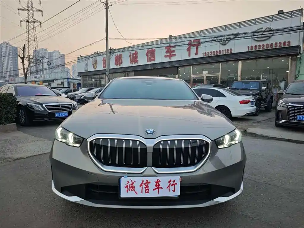 BMW 5 Series 2024 525Li Luxury Package купить на сайте DeffCars
