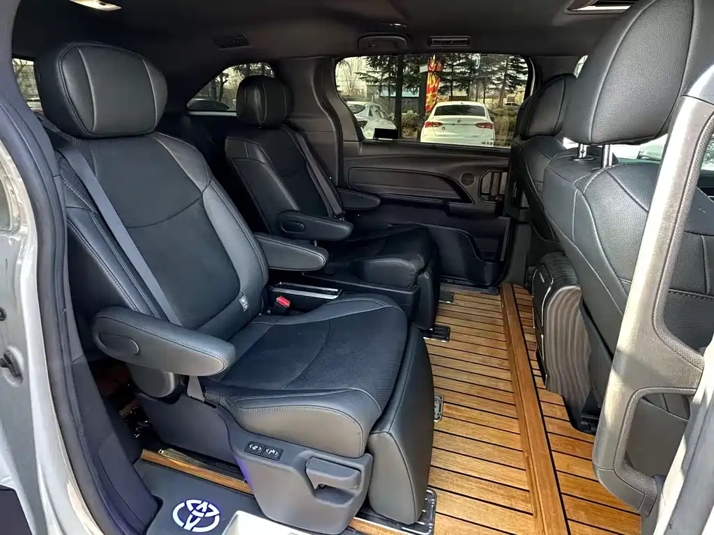 SIENNA 2023 2.5L Hybrid Premium Edition купить на сайте DeffCars