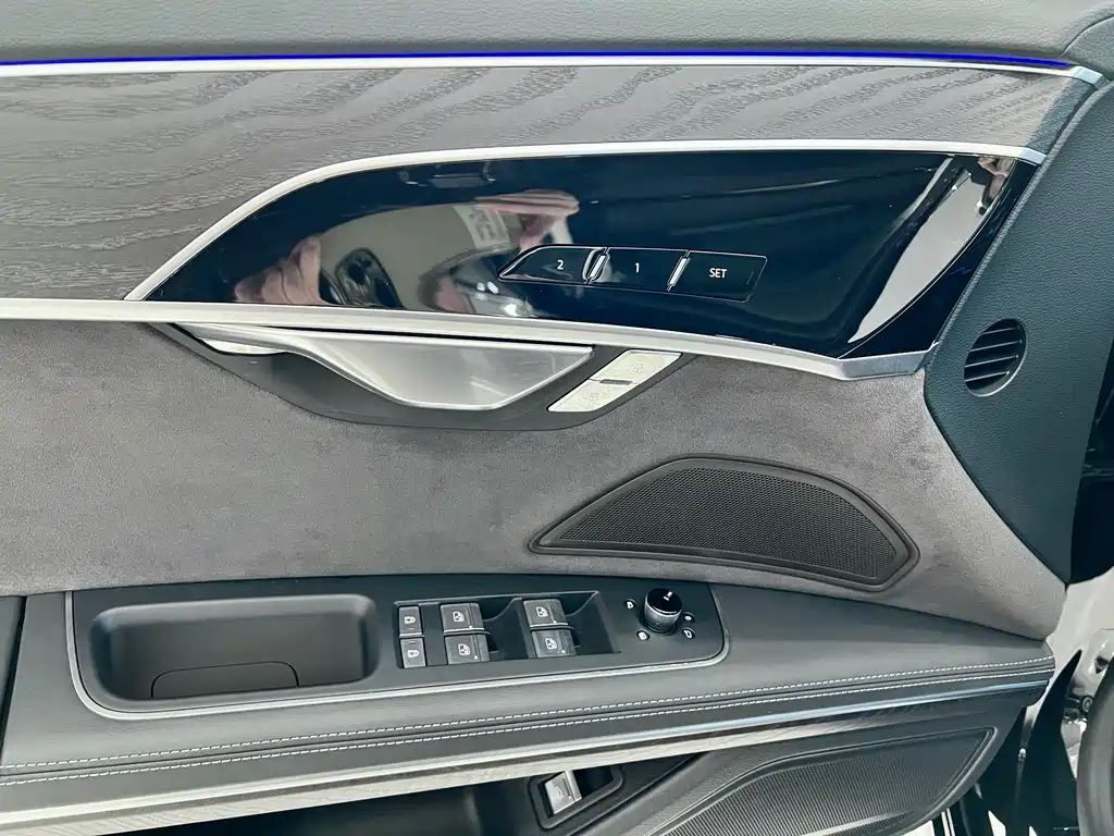 Audi A8 2025 A8L 50 TFSI quattro Premium Selection купить на сайте DeffCars