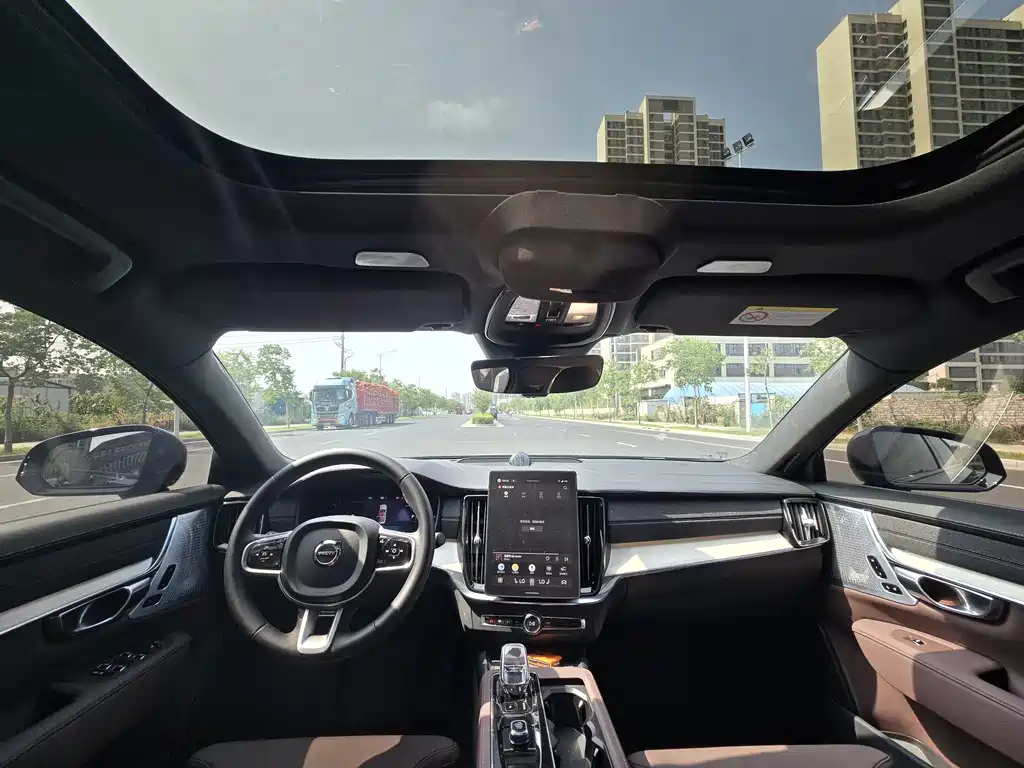 Volvo S90 plug-in hybrid 2026 plug-in hybrid four-wheel drive long range Zhiyuan luxury version купить на сайте DeffCars