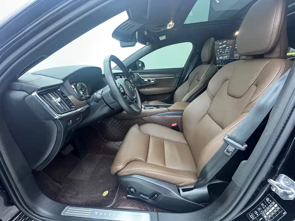 Volvo S90 2021 B5 Zhiyi Luxury Edition купить на сайте DeffCars