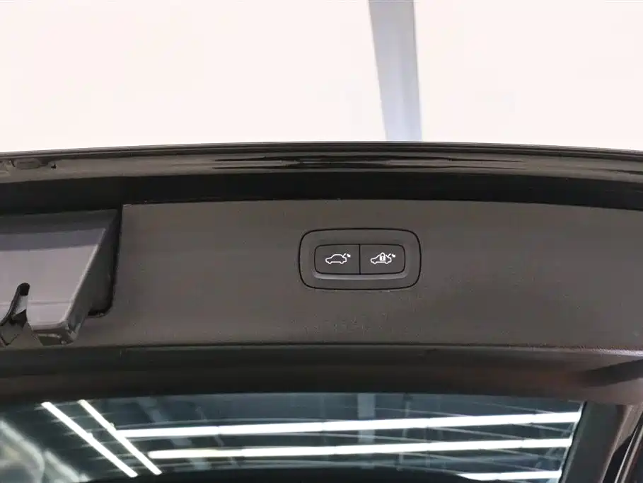 Volvo XC90 2024 B5 Smart Deluxe Edition 5-seater купить на сайте DeffCars