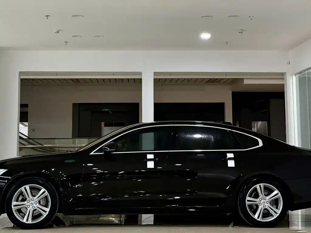 Volvo S90 2018 T4 Zhiyuan Edition купить на сайте DeffCars
