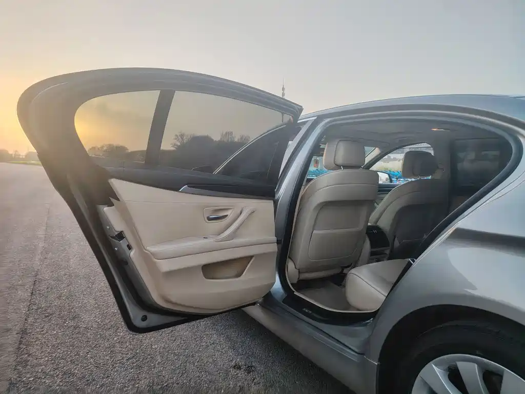 BMW 5 Series 2012 530Li Leading купить на сайте DeffCars