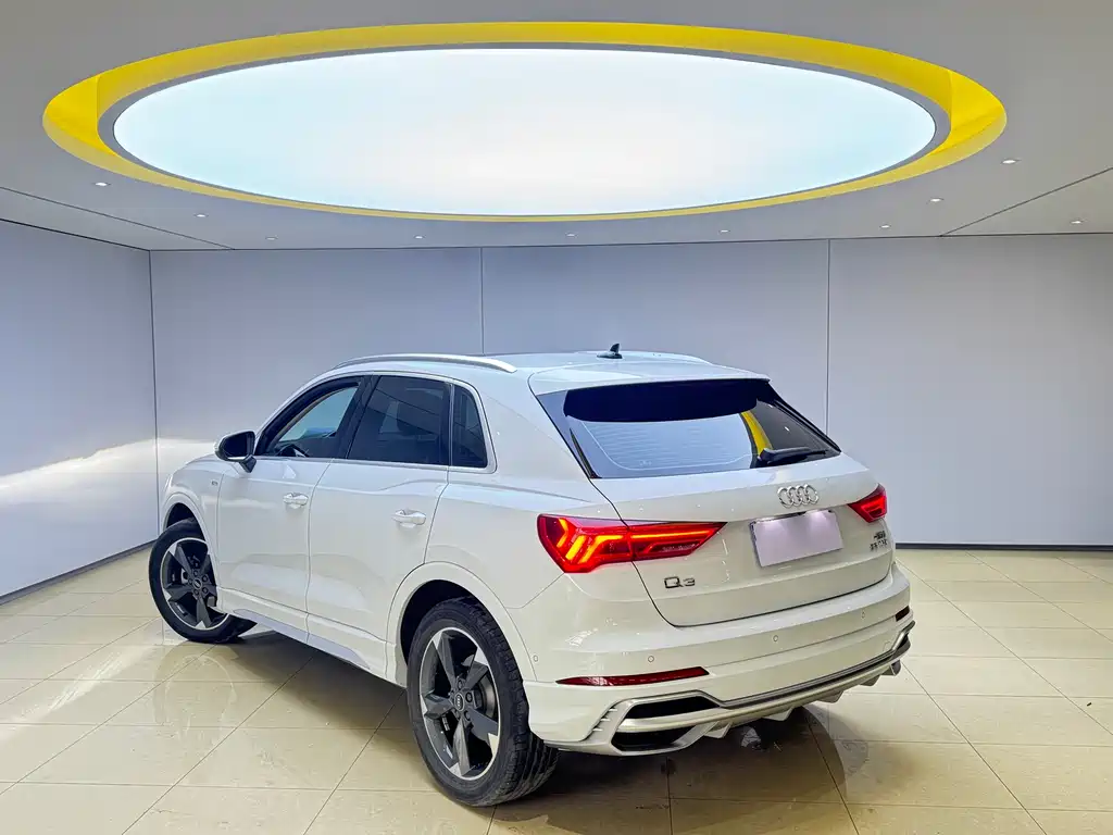 Audi Q3 2022 35 TFSI Fashionable and Dynamic купить на сайте DeffCars