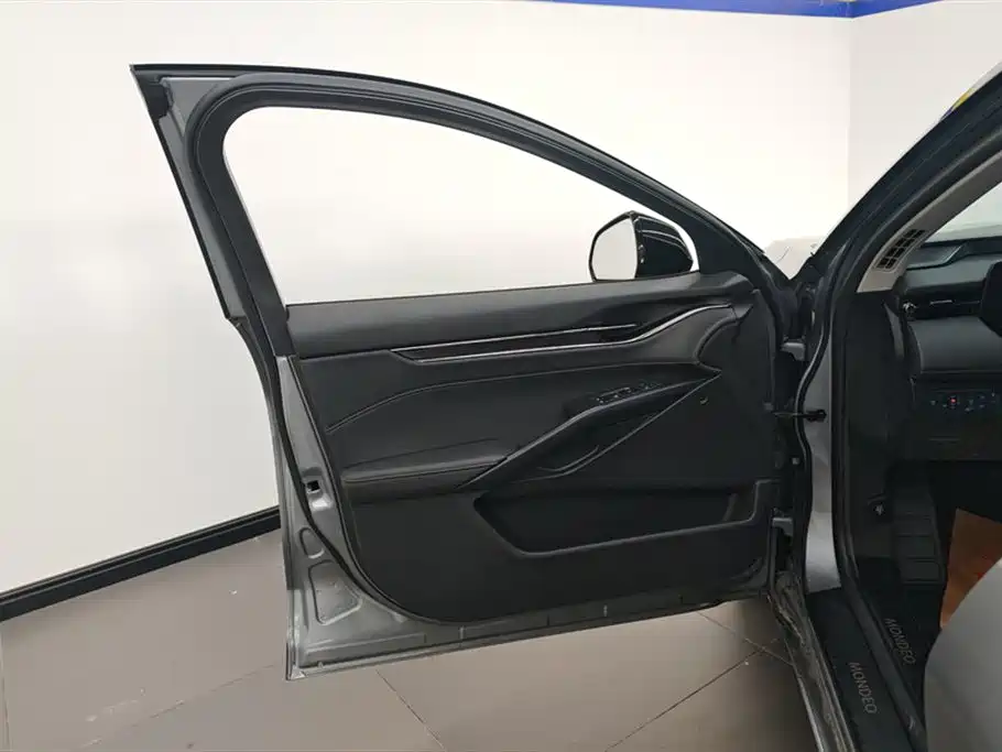 Mondeo 2023 EcoBoost 245 Luxury купить на сайте DeffCars
