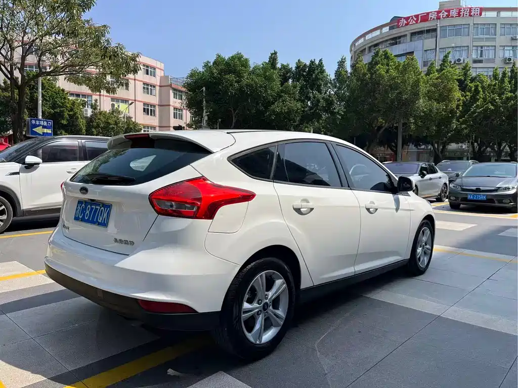 Focus 2018 hatchback classic 1.6L automatic comfort smart mobility version купить на сайте DeffCars