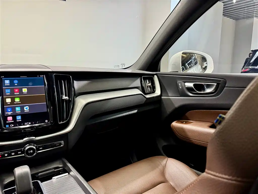 Volvo XC60 2022 B5 four-wheel drive Zhiyi Luxury Edition купить на сайте DeffCars