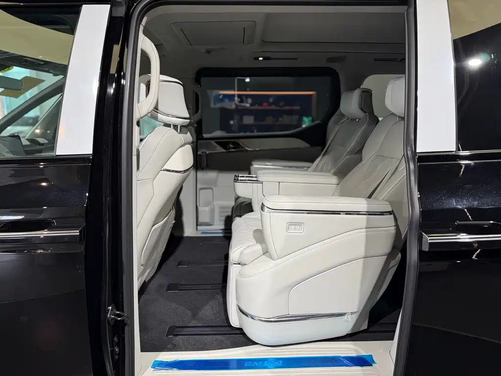 Volvo EM90 2025 Ultra six-seater купить на сайте DeffCars
