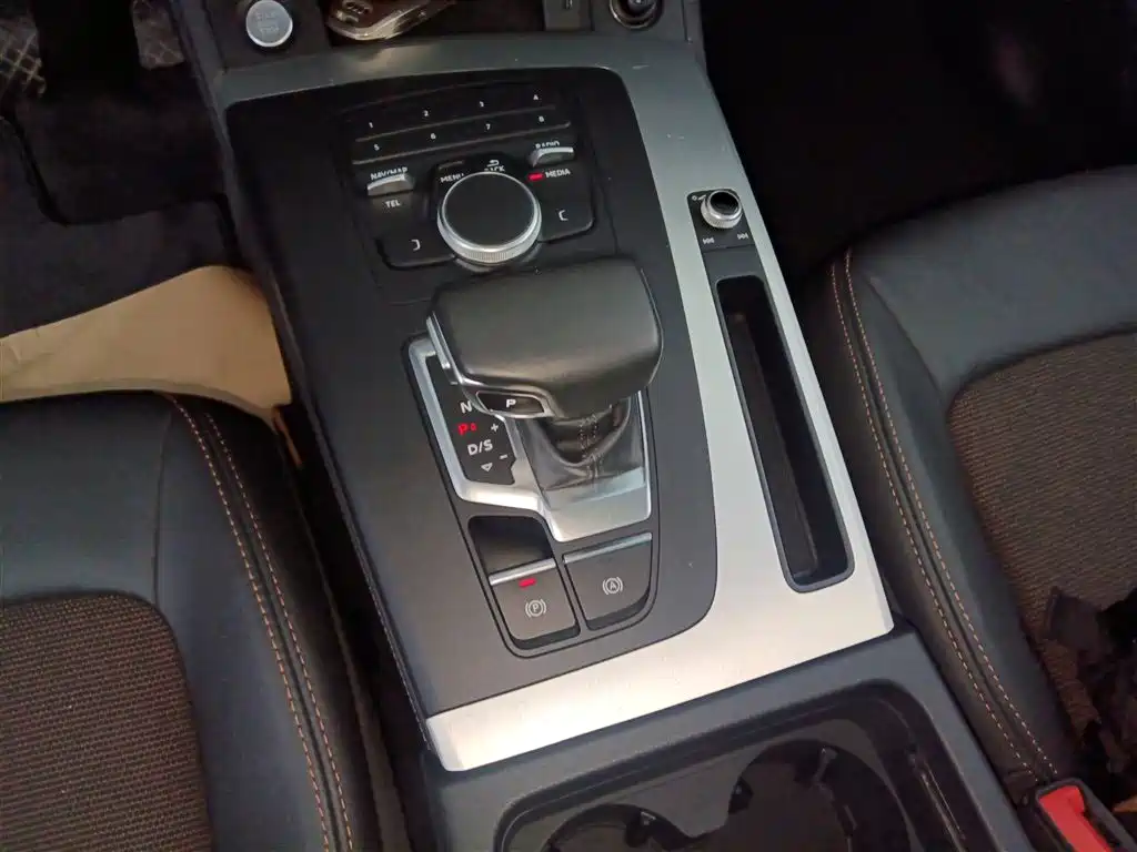 Audi Q5L 2020 facelift 40 TFSI Honorable and enterprising model купить на сайте DeffCars