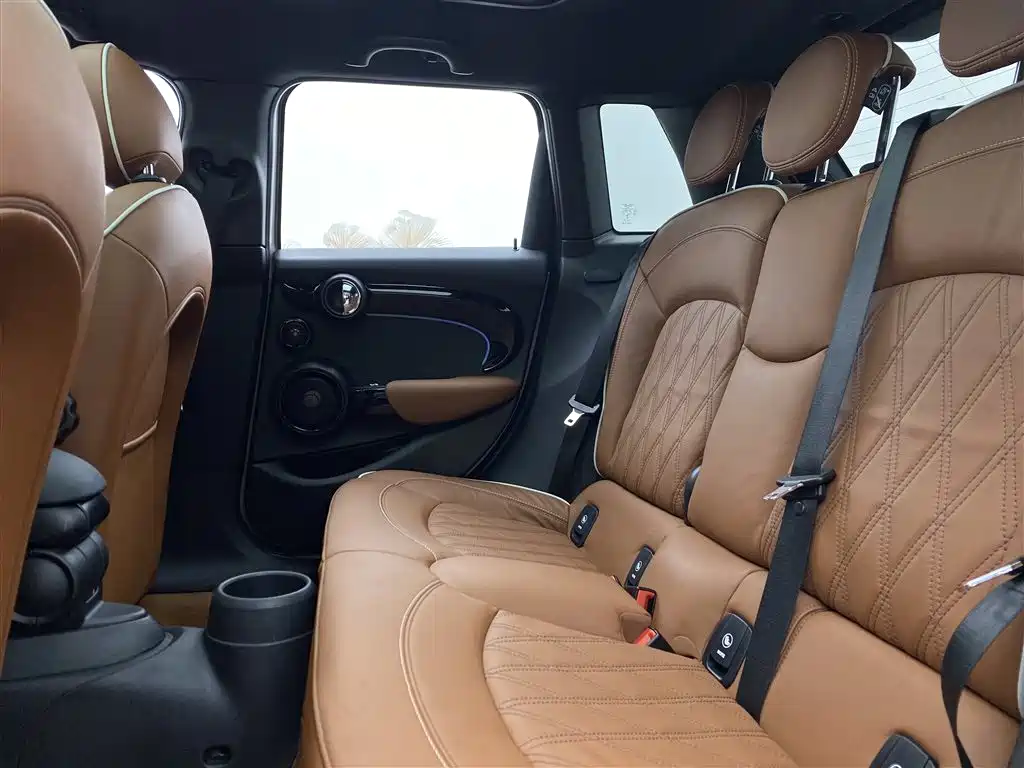 MINI 2023 2.0T COOPER S Artist Five-Door Edition купить на сайте DeffCars
