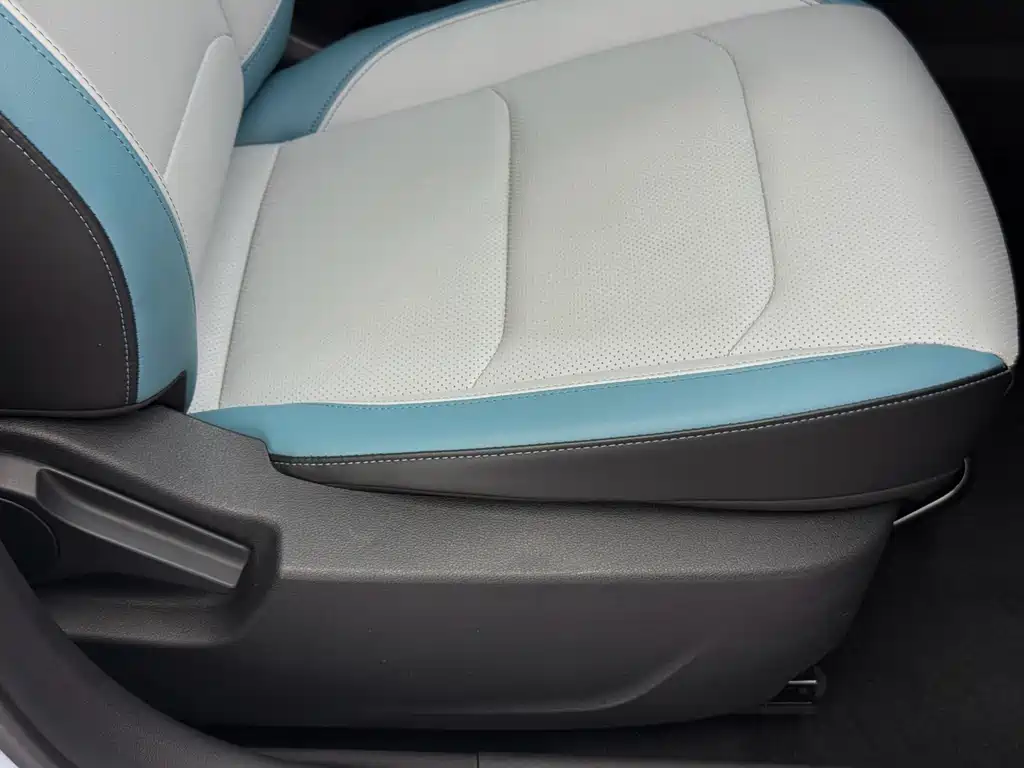 Emgrand 2023 4th Generation Champion Edition 1.5L CVT flagship model купить на сайте DeffCars