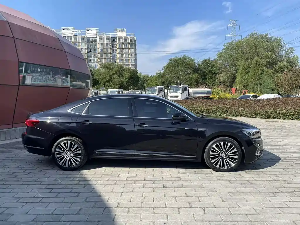Passat 2019 330TSI Deluxe Edition National VI купить на сайте DeffCars