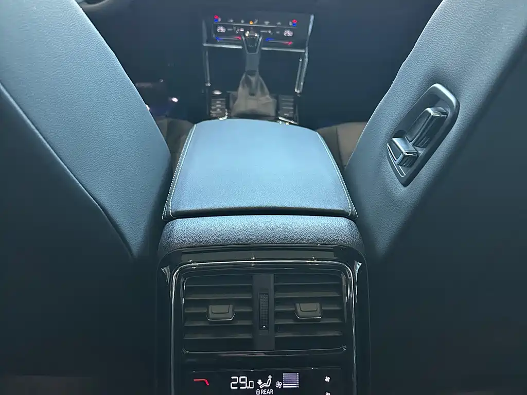 Passat 2025 Outstanding Model 380TSI Starry Sky Dragon Edition купить на сайте DeffCars