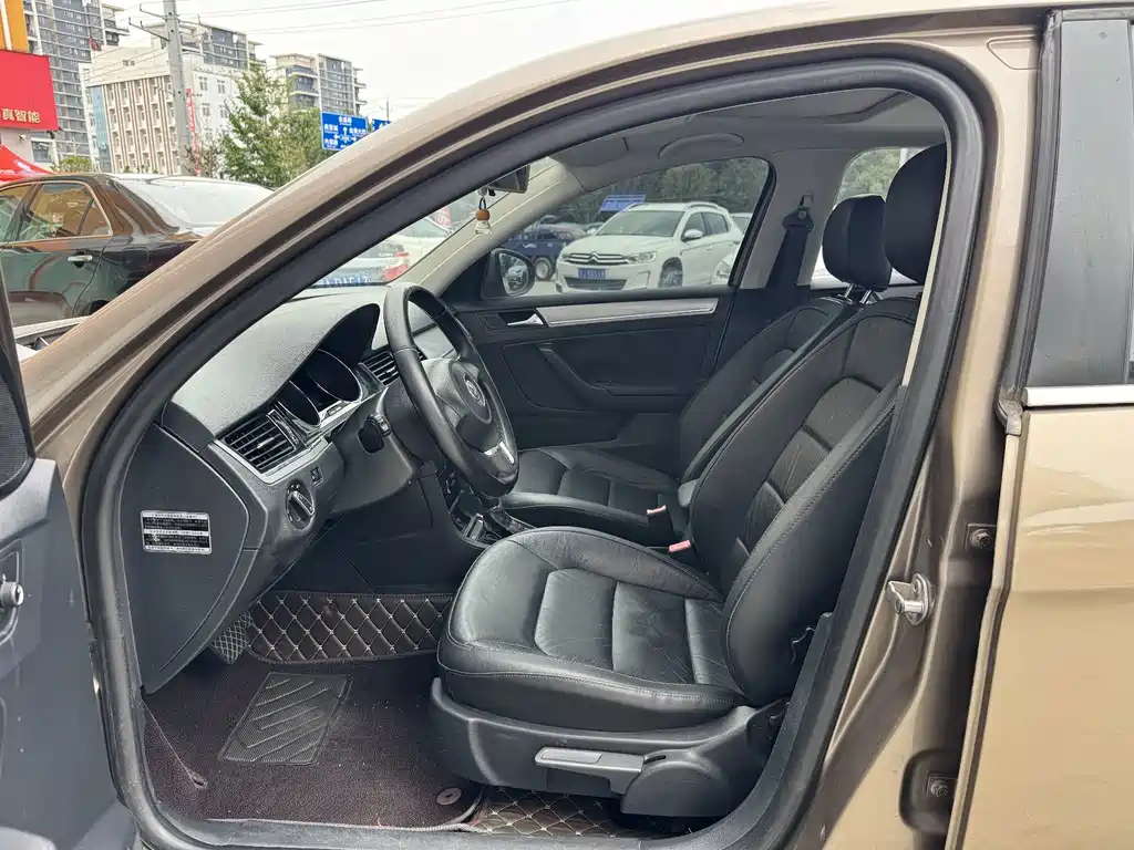 Bora 2013 1.4T automatic comfort model купить на сайте DeffCars