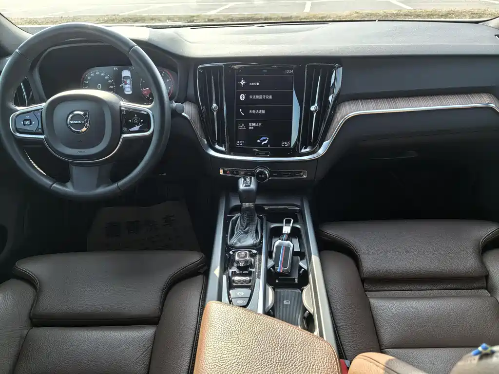Volvo S60 2021 T4 Zhiyuan Luxury Edition купить на сайте DeffCars