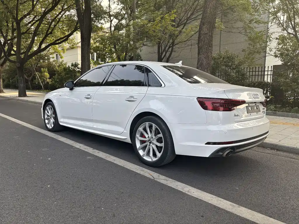 Audi A4L 2018 30th anniversary model 45 TFSI quattro personalized sports version купить на сайте DeffCars