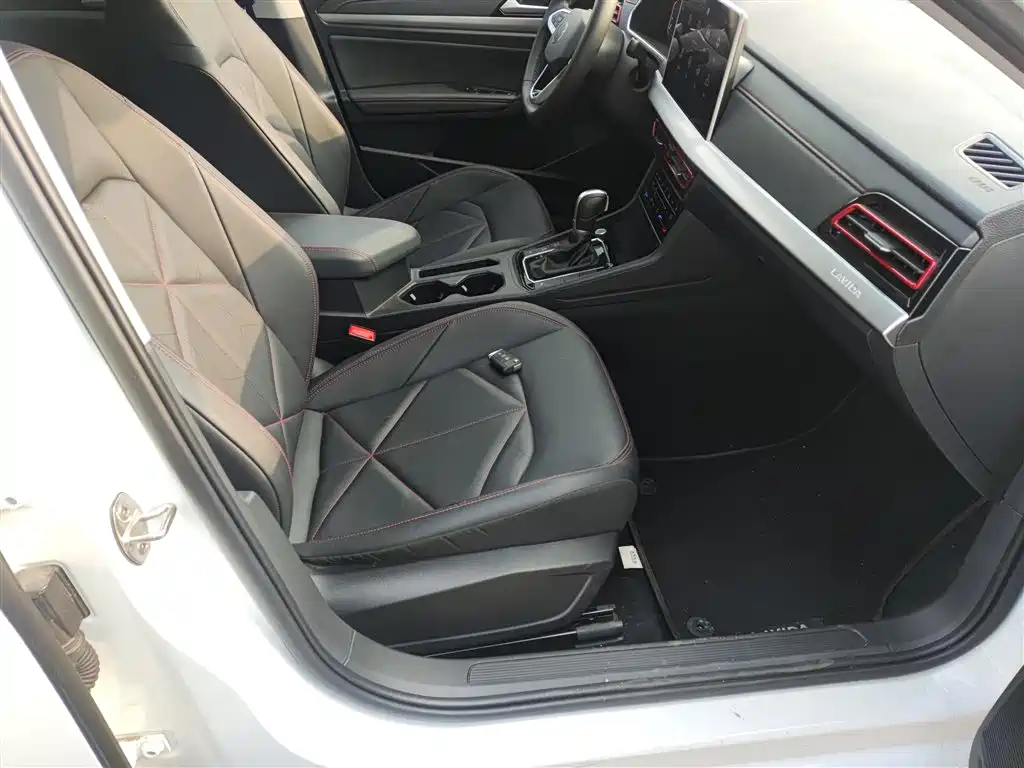 Lavida 2024 300TSI DSG Starry Sky Leading Edition купить на сайте DeffCars
