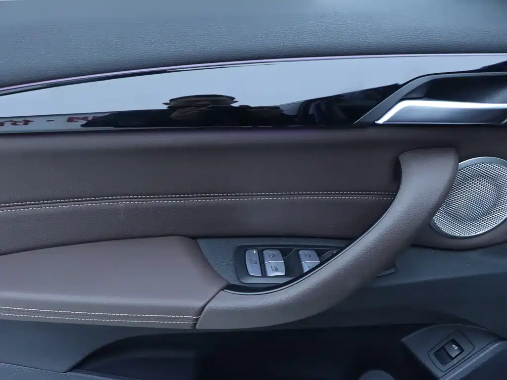 BMW X1 2021 sDrive20Li Exclusive Model купить на сайте DeffCars