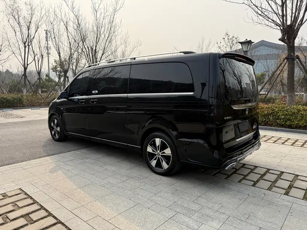 Mercedes-Benz V-Class 2022 V 260 L Long Wheelbase Premium Edition купить на сайте DeffCars