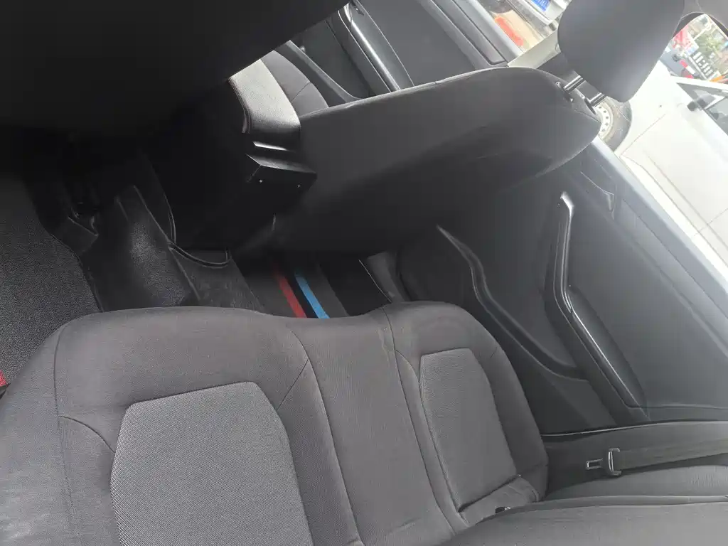 Jetta 2015 Premium Edition 1.6L Manual Fashion Model купить на сайте DeffCars