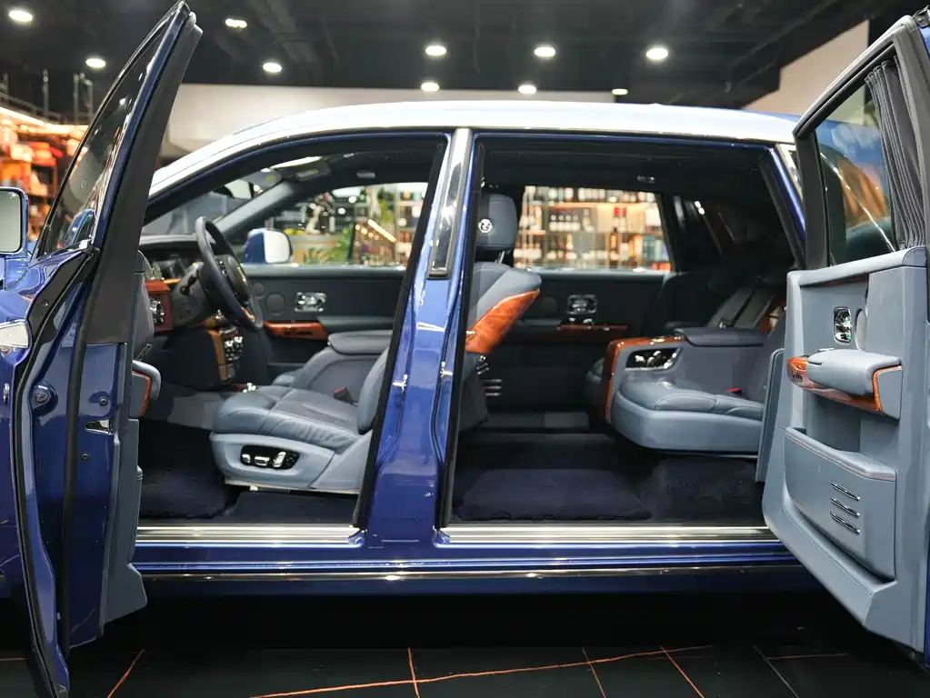 Phantom 2018 6.7T long wheelbase version купить на сайте DeffCars