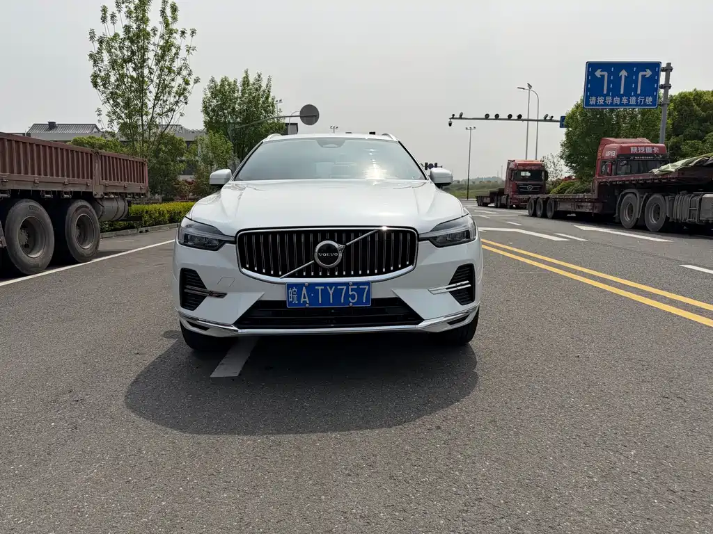 Volvo XC60 2023 B5 four-wheel drive Zhiyuan Deluxe Edition купить на сайте DeffCars