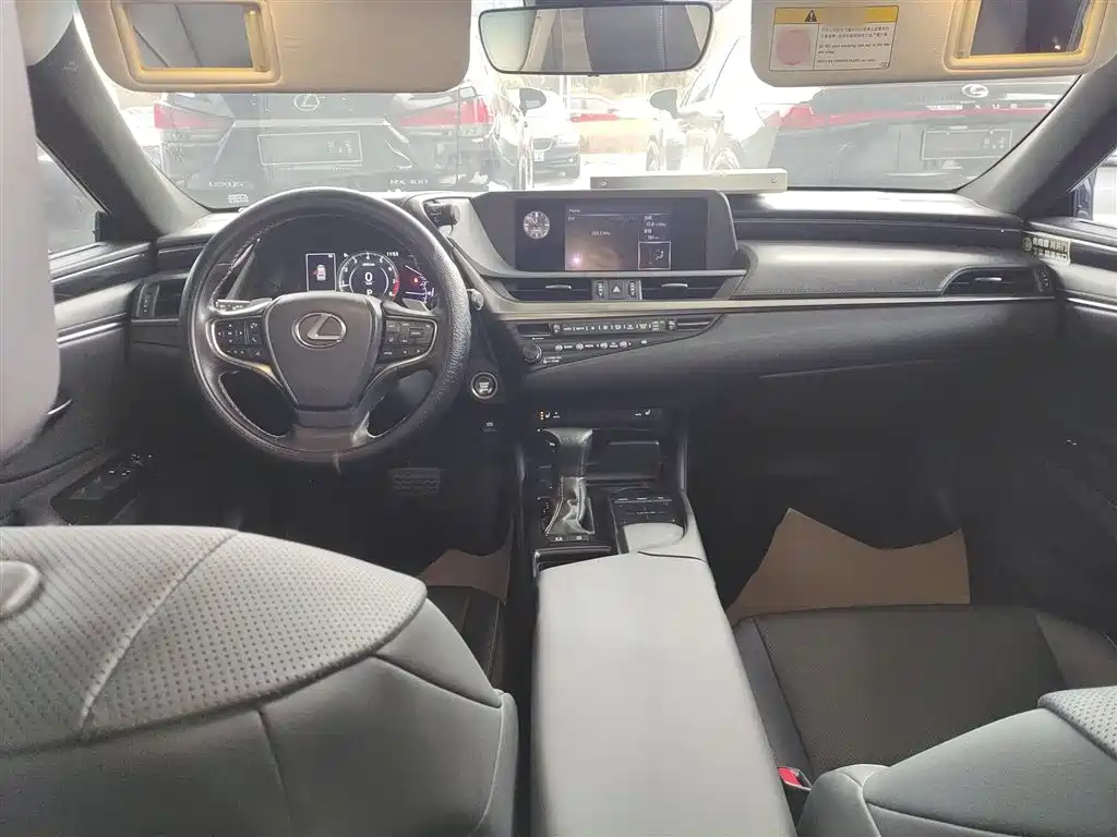 Lexus ES 2018 260 Excellence Edition National V купить на сайте DeffCars