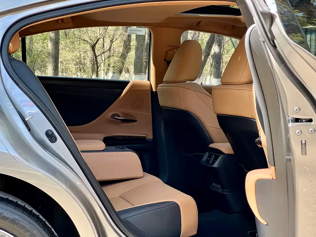 Lexus ES 2024 200 Premium Edition купить на сайте DeffCars