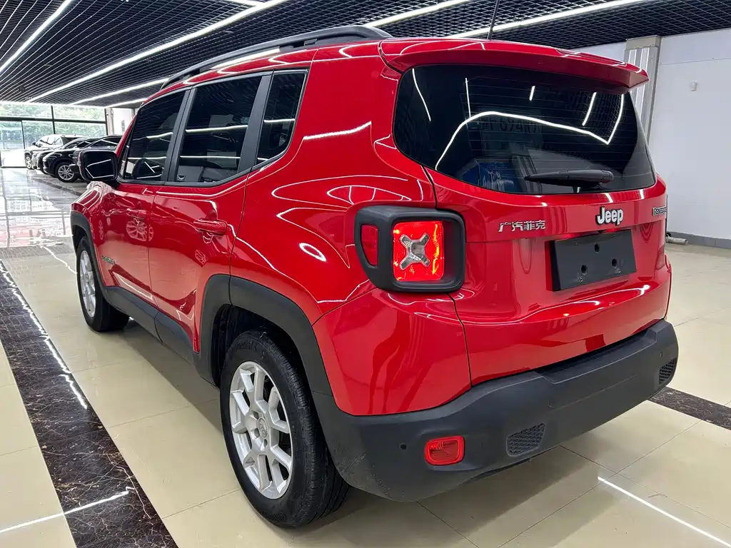 Renegade 2019 220T Automatic Leading Edition купить на сайте DeffCars