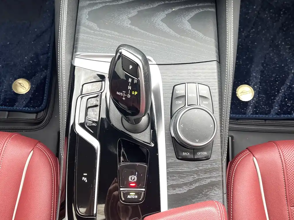 BMW 5 Series 2023 530Li Leading M Sports Package купить на сайте DeffCars