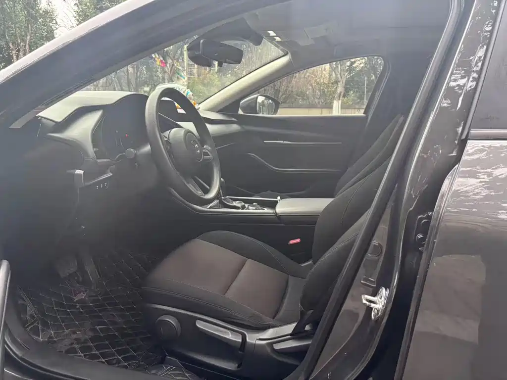 Mazda3 Angkesela 2021 1.5L automatic version купить на сайте DeffCars