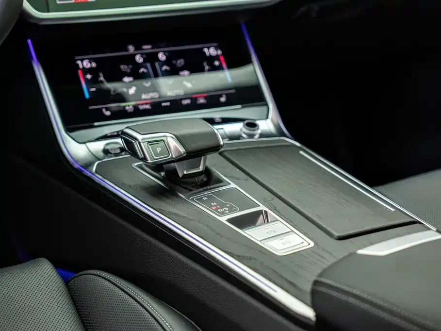 Audi A6L 2026 55 TFSI quattro exclusive dynamic model купить на сайте DeffCars