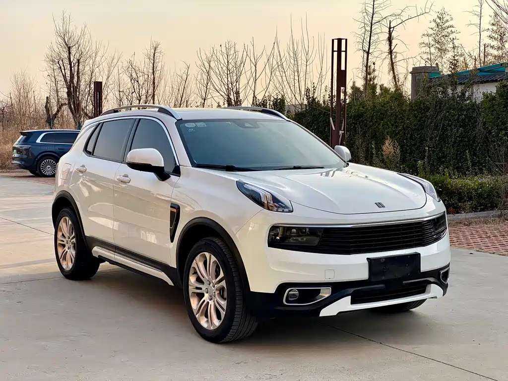 Lynk & Co 01 2017 2.0T two-wheel drive Pro version купить на сайте DeffCars