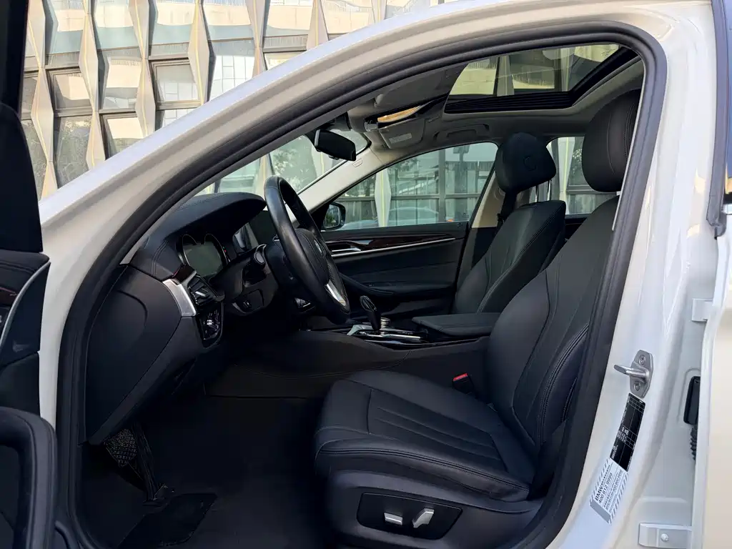 BMW 5 Series 2018 525Li Luxury Package купить на сайте DeffCars