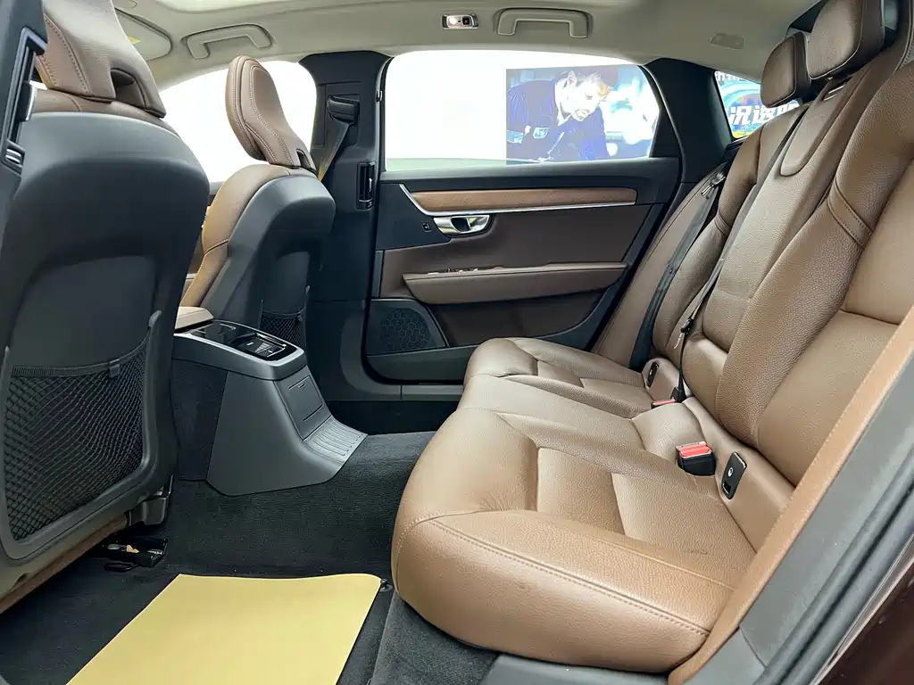 Volvo S90 Plug-in Hybrid 2020 T8 E-Drive Hybrid Zhiyi Luxury Edition купить на сайте DeffCars