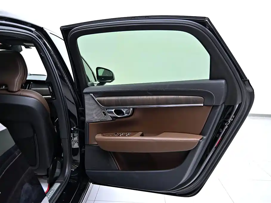 Volvo S90 plug-in hybrid 2025 plug-in hybrid four-wheel drive long range Zhiya luxury version купить на сайте DeffCars