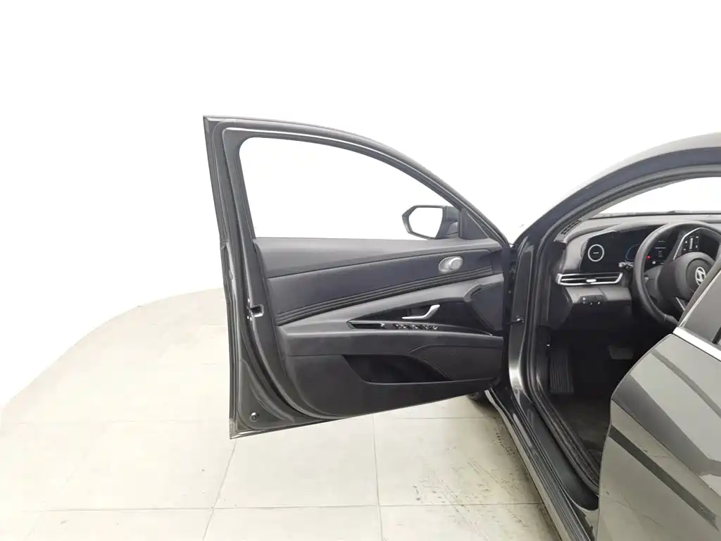 Elantra 2023 1.5L CVT LUX Premium Edition купить на сайте DeffCars