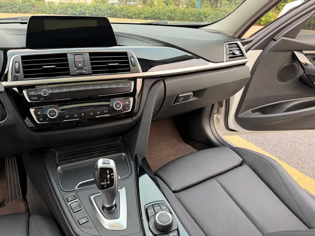 BMW 3 Series 2018 320Li xDrive Fashion купить на сайте DeffCars