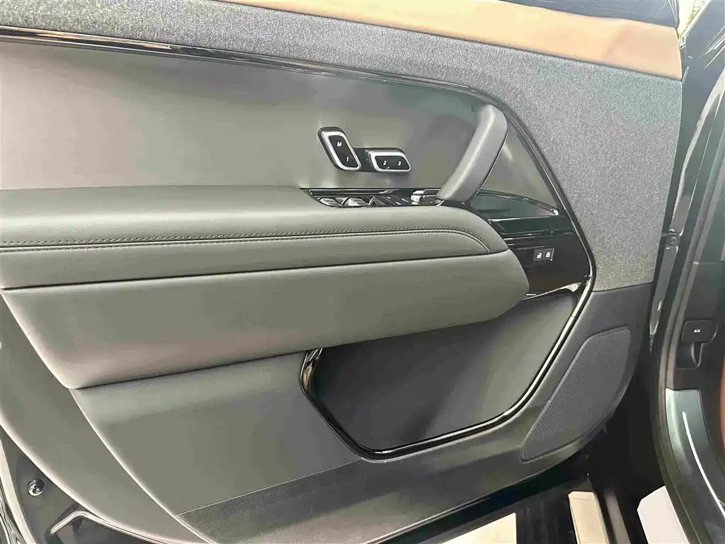 Range Rover Sport 2025 400PS Dynamic SE купить на сайте DeffCars