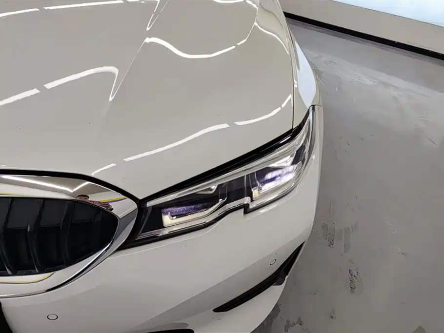 BMW 3 Series 2021 320i Sports Package купить на сайте DeffCars
